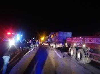 5 Tır Zincirleme Kaza Yaptı, Karayolu Trafiğe Kapandı: 2 Ağır Yaralı
