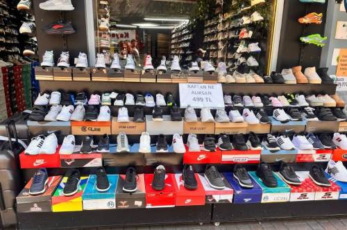 500 liralık spor ayakkabılar kapışılıyor