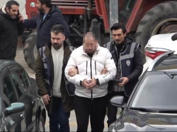 56 Nitelikli Dolandırıcılık Olayına Karışan Şahsın Adliyeye Çıkarken Pişkinliği Pes Dedirtti
