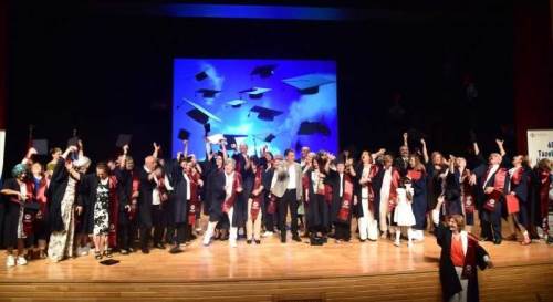 60+ Tazelenme Üniversitesi’nde mezuniyet coşkusu