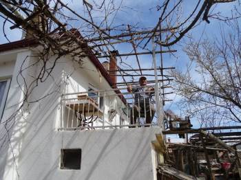 65 Yaş Üstü Balkonlarda
