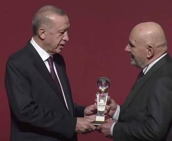 68 Yıldır Çamura Şekil Veren Salim Usta ’Yaşayan İnsan Hazineleri’ Ödülünü Cumhurbaşkanın Elinden Aldı
