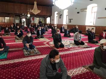 74 Gün Sonra İlk Cuma Namazı
