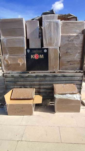 787 Bin 500 Adet Doldurulmuş Makaron Ele Geçirildi
