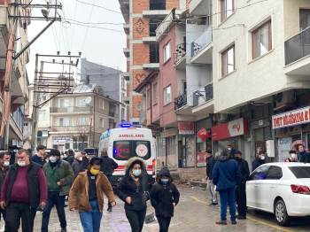 8 Metre Yüksekte Ördüğü Duvarla Birlikte Yere Çakıldı
