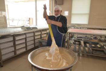 88 Yıldır Aynı Yöntemle “Kürek Helva” Yapıyorlar
