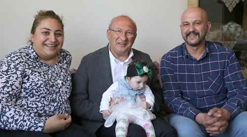 9 aylık Zeynep bebeği ziyaret etti