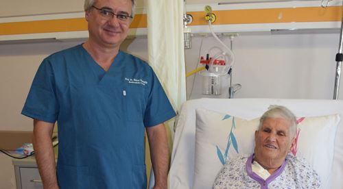 90 yaşındaki hastanın şah damarını açtılar