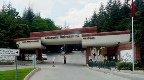 A. Ü.'de 4 öğretim üyesi açığa alındı
