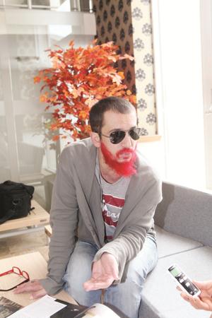 Tanju Babacan  moda tasarımı dersi verdi