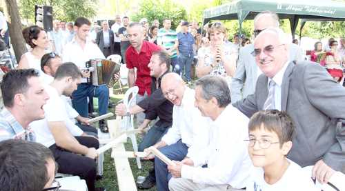 Abhaz müziğine ritim tuttular