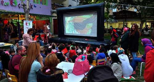 AÇIK HAVADA SİNEMA KEYFİ