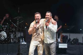 Açıkhava Konserlerinde Sahnede Ümit Sayın Yer Aldı
