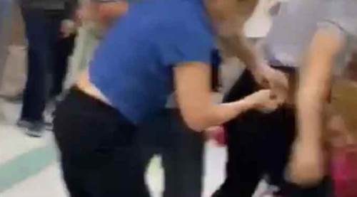 Acil serviste saç saça baş başa kavga!