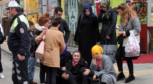 Acılar içinde ambulans bekledi