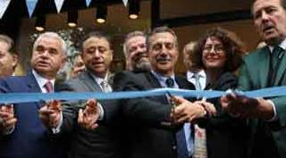 Açılış buluşturdu