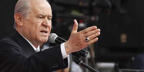 AÇTI AĞZINI YUMDU GÖZÜNÜ