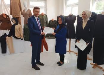 Adem’De Kursiyer Kadınlarından İlk Sergi
