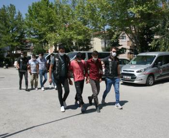 Adliyeye Sevk Edilen Uyuşturucu Zanlısı Babasının Arkasından Böyle Bağırdı:
