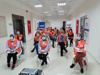 Afad Gönüllülerine "Hafif Arama" Ve "Kurtarma Eğitimi" Verildi
