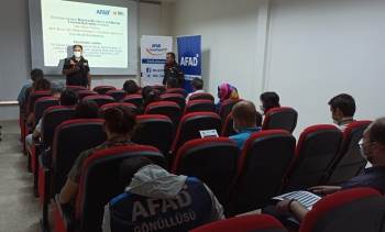 Afad Gönüllülerine "Temel Afet Bilinci" Ve "Yangın Farkındalık" Eğitimleri Verildi
