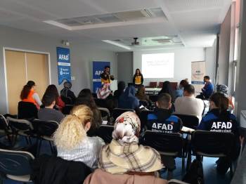 Afad Gönüllülerine Sertifikalı İlk Yardım Eğitimi Başladı
