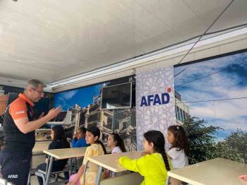 Afad’In ‘Deprem Simülasyon Tırı’ Afyonkarahisar’Da Gençlere Tanıtıldı
