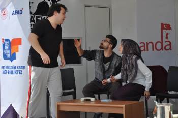 Afet Bilinci Tiyatro Oyunuyla Anlatıldı
