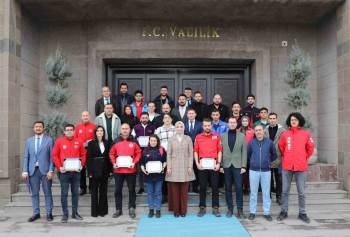 Afet Bölgesine Giden Gönüllülere ‘Teşekkür Belgesi’
