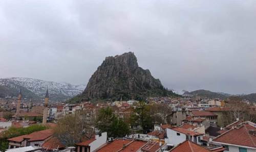 Afyon'a kara kış geri geldi: Sıcaklıklar sıfıra düştü