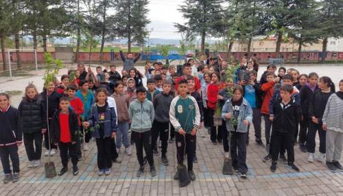 Afyon'da 100 fidan toprakla buluştu