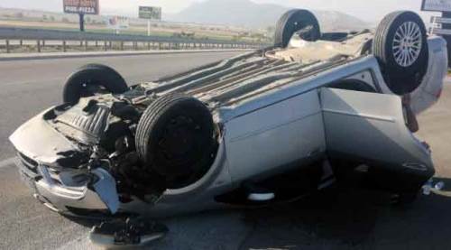 Afyon'da akıllara zarar kaza: Metrelerce sürüklendi