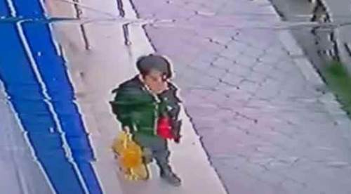 Afyon'da bir garip hırsızlık: Küçük çocuk gözünü bile kırpmadan...