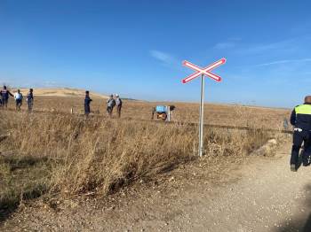 Afyon'da feci kaza: Trenin çarptığı pat patta can verdi