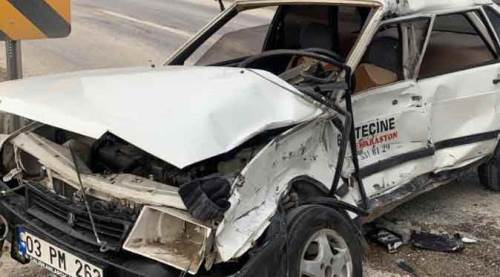 Afyon'da feci kazayı ucuz atlattılar! TIR çarptı, sürüklendiler...