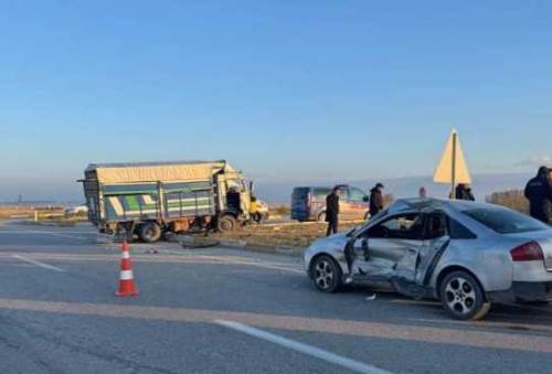 Afyon’da iki araç çarpıştı, 6 kişi yaralandı
