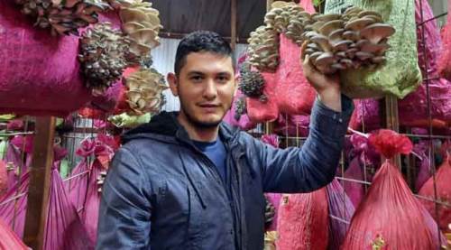 Afyon'da internetten görüp üretime başladı, şimdi talebe yetişemiyor!