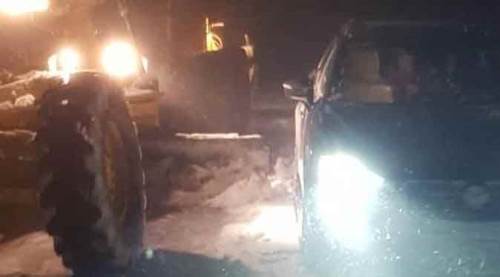 Afyon'da kar aniden bastırdı, çok sayıda vatandaş mahsur kaldı!