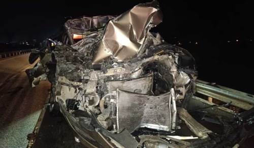 Afyon'da korkunç kaza: Otomobil bu hale geldi