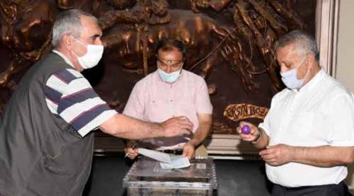 Afyon'da mezar yerlerini kura ile belirlediler!