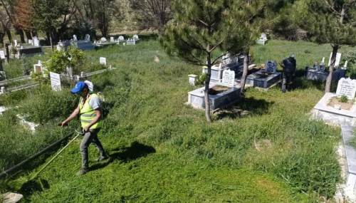 Afyon’da mezarlıklar bayrama hazırlanıyor