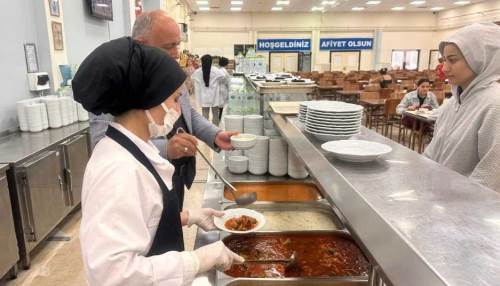 Afyon’da öğrencilere keşkek ikramı yapıldı