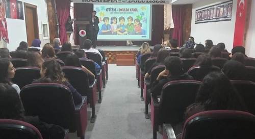 Afyon’da otizm farkındalığı semineri: Gençler duyarlılık gösterdi