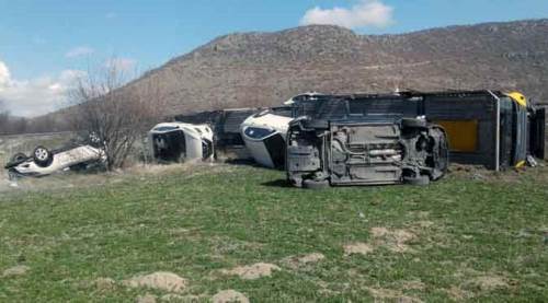 Afyon'da parmak ısırtan kaza: Sıfır cipler pert oldu!