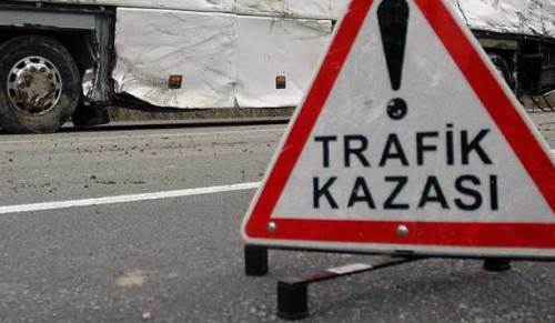 Afyon’da tır şarampole devrildi: 2 yaralı