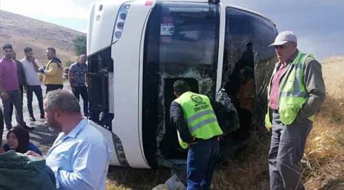 Afyon'da tur otobüsü devrildi: 1 ölü, 4'ü ağır 29 yaralı!