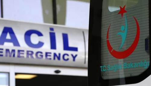 Afyon'da yaya geçidinden geçen öğrencilere otomobil çarptı!