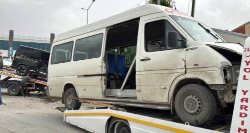 Afyon'daki minibüs ve kamyonetin kazası korkuttu: Çok sayıda yaralı var