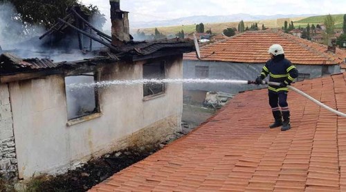 Afyon Sandıklı'da korkutan yangın