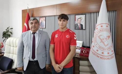 Afyon’un gururu genç pehlivan, İl Müdürünü ziyaret etti